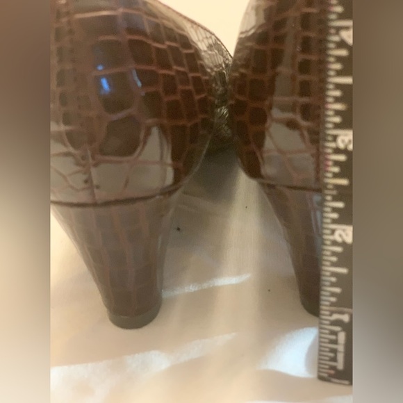 AEROSOLES Brown Crocodile Flats with Gold Buckle - Picture 6 of 6